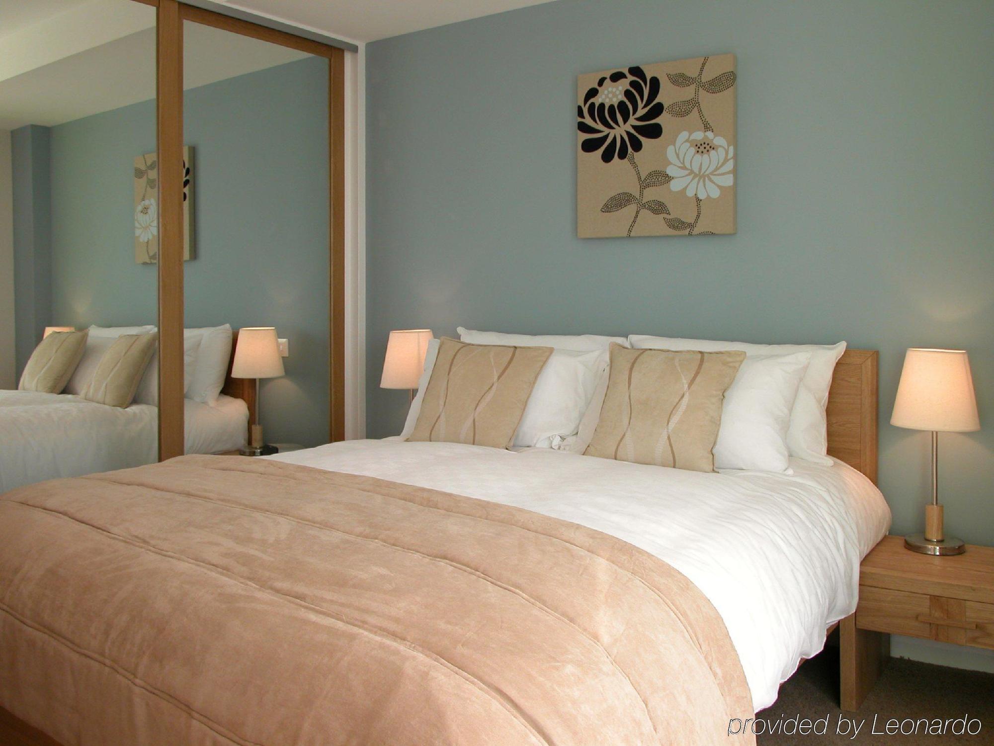 Liberty Wharf Apartments Saint Helier Room photo
